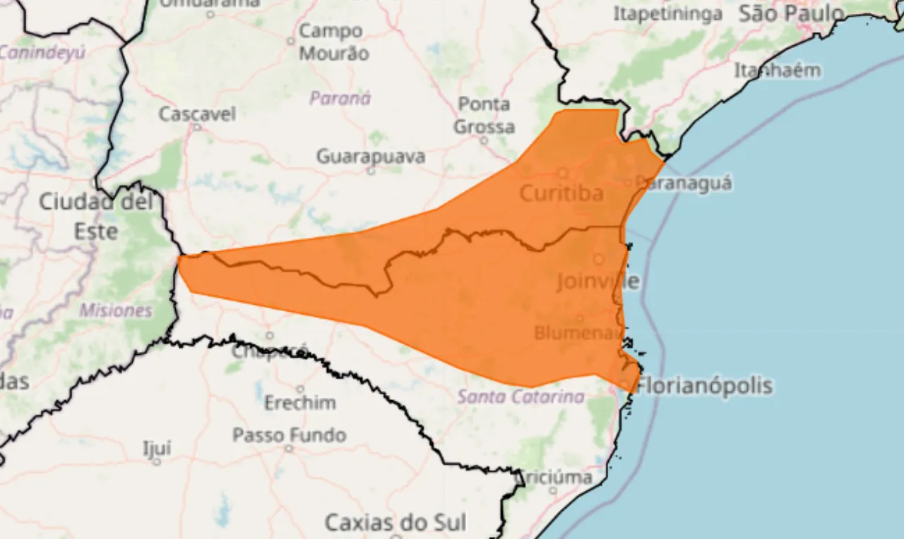 A imagem mostra as áreas em alerta laranja no estado do Paraná e Santa Catarina